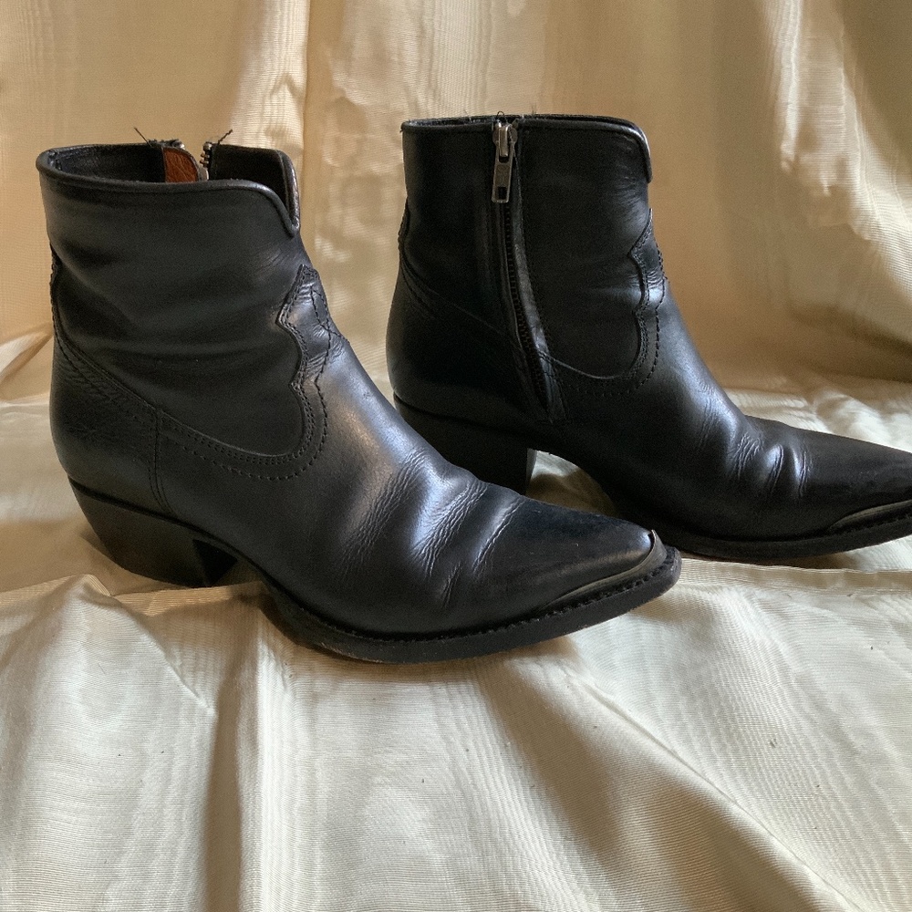 Frye Shane Tip Full Leather Western short black boots  7 , 6.5 USA cowboy